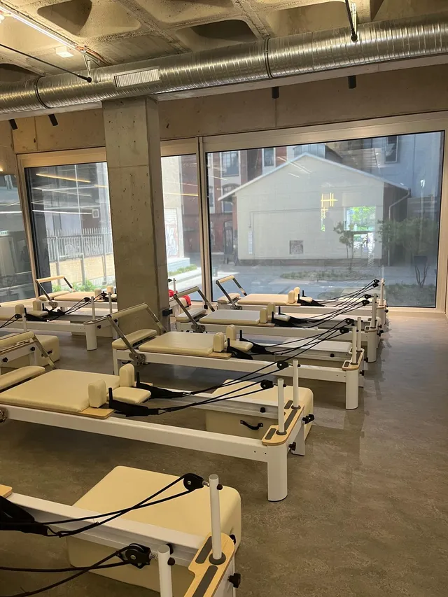 ZAYA Pilates Berlin: Das neue Reformer Studio an der Oberbaumbrücke im Test