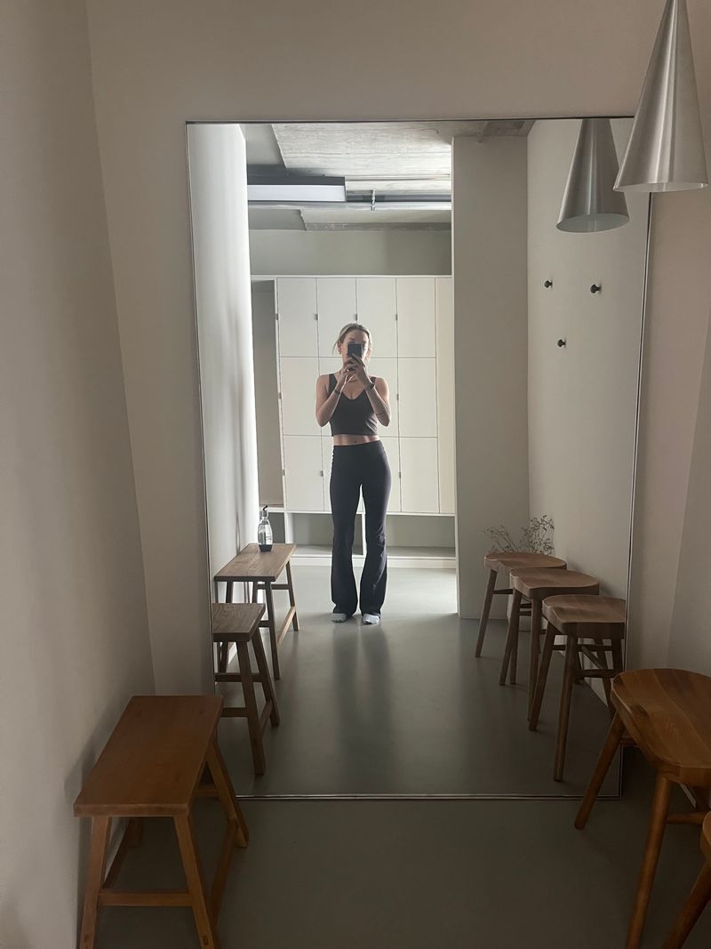 Simone Spiegel-Selfie in der Umkleide von The Frame Berlin