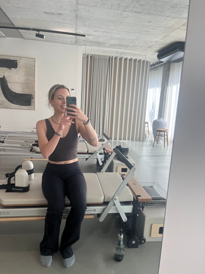 Simone im The Frame Berlin Reformer Studio